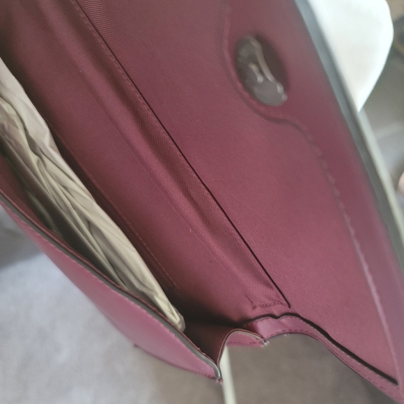 **New** Clutch/Wristlet purse - Picture 3 of 3